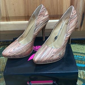 Wood grain pump high heel